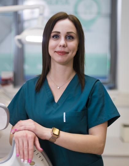 Papp-Tölli Szandi - Vezető fogászati asszisztens, dentálhigiénikus Papp-Tölli Szandi - Vezető fogászati asszisztens, dentálhigiénikus