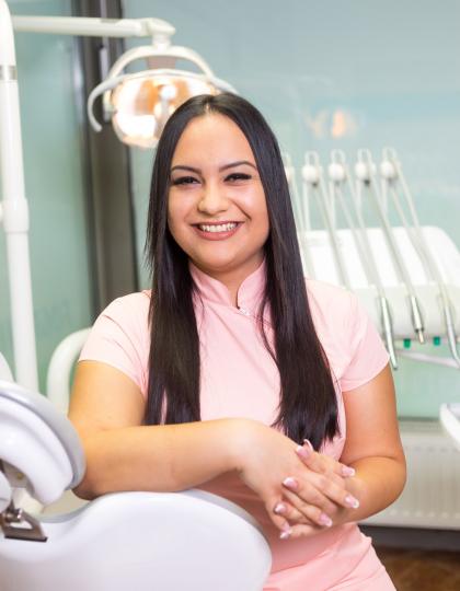 Bangó Amanda - Fogászati asszisztens, dentálhigiénikus Bangó Amanda - Fogászati asszisztens, dentálhigiénikus