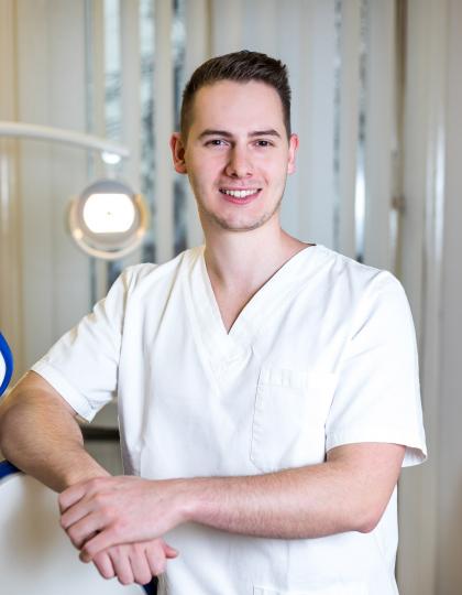 Dr. Tapasztó Bálint - Dentist Dr. Tapasztó Bálint - Dentist