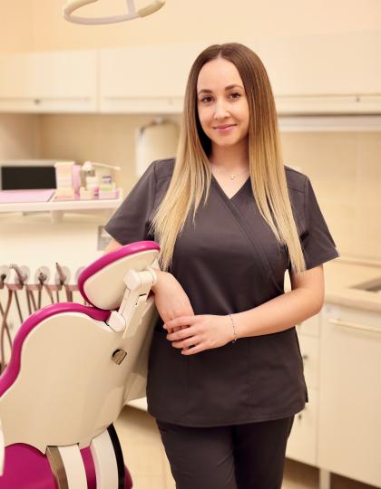 Zsögön-Bögözi Andrea - Vezető fogászati asszisztens, dentalhigiénikus Zsögön-Bögözi Andrea - Vezető fogászati asszisztens, dentalhigiénikus