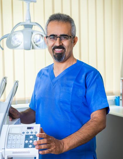 Dr. Nasr Abdulqawi - Szájsebész szakorvos
