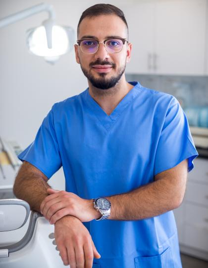 Dr. Omar Momani - Fogorvos
