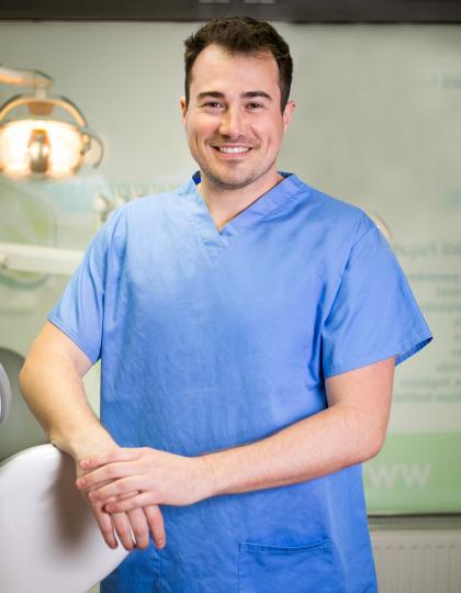 Dr. Dr. Sahin-Tóth Tibor - Dentist
