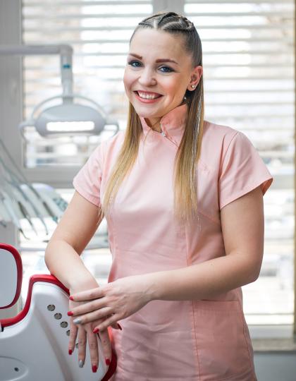 Kómár-Tatai Szilvia - Dental assistant, dental hygienist