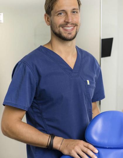 Dr. Kosik Gergely - Dentoalveolar oral surgeon