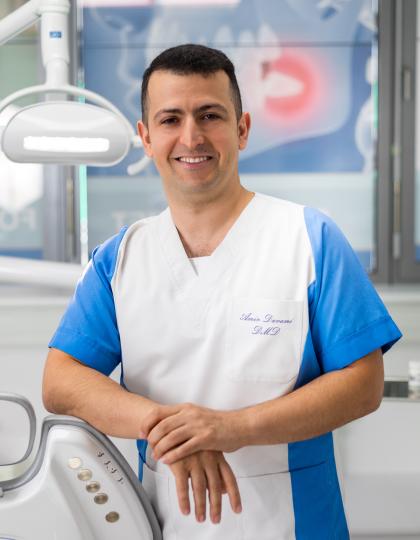Dr. Amir Davami - Fogorvos