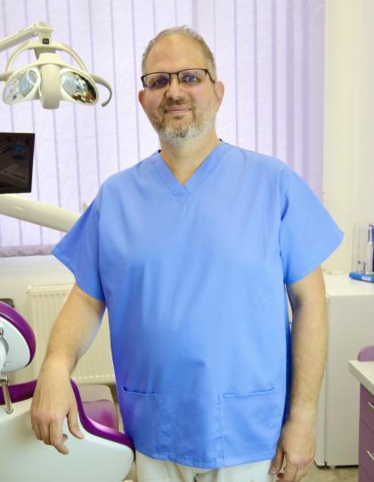 Dr. Ferentzi Balázs - Vezető Fogszakorvos Dr. Ferentzi Balázs - Vezető Fogszakorvos