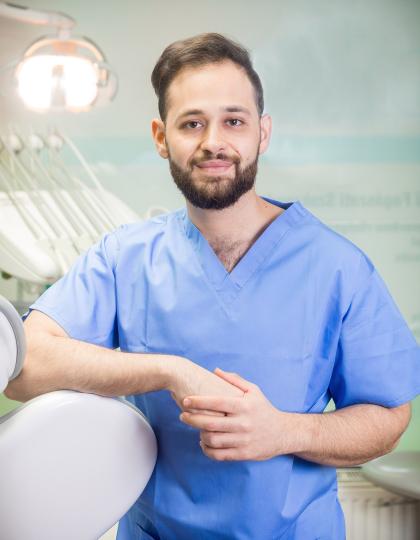 Dr. Sarhan Khalid - Fogorvos Dr. Sarhan Khalid - Fogorvos