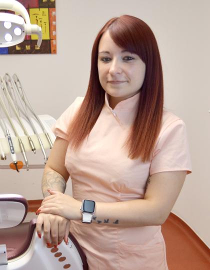 Cintia - Fogászati asszisztens Cintia - Fogászati asszisztens