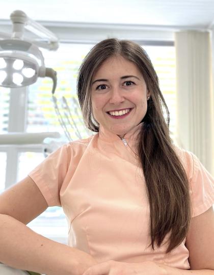 Dr. Bátori Nikoletta Gréta - Dentist