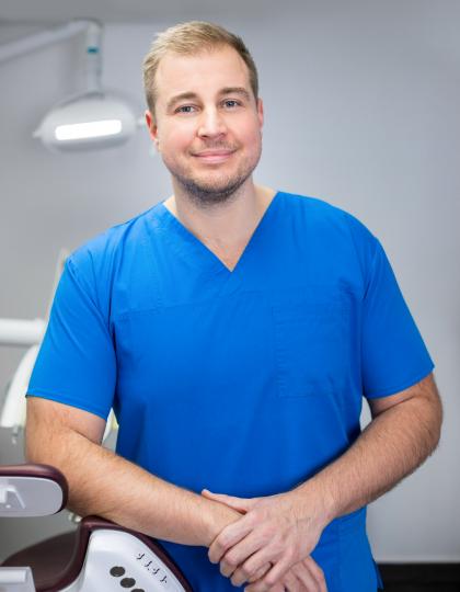 Dr. Palotás Csaba - Dentoalveolar oral surgeon