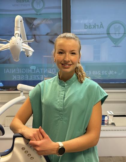 Dr. Jáni Fanni - Dentoalveoláris szájsebész szakorvos