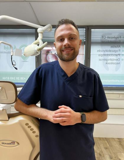 Dr. Kovács Dávid - Dento-alveoláris sebész