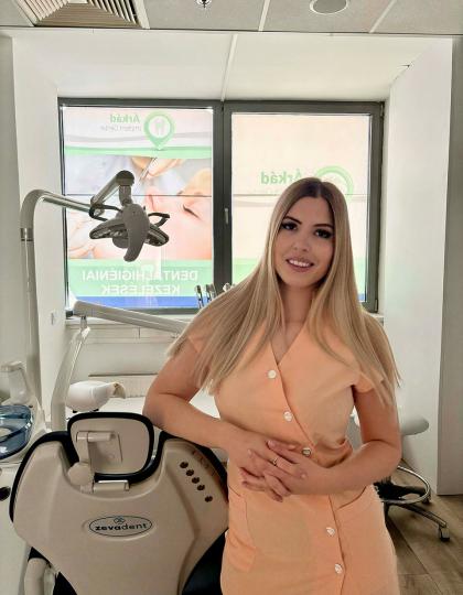 Hegedűs Dóra - Fogászati asszisztens és Dentálhigiénikus