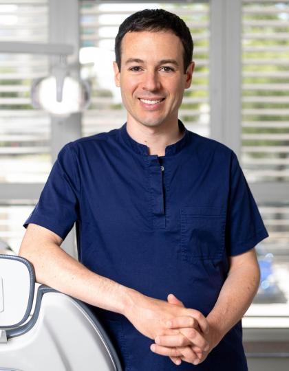 Dr. May Róbert - Dentist