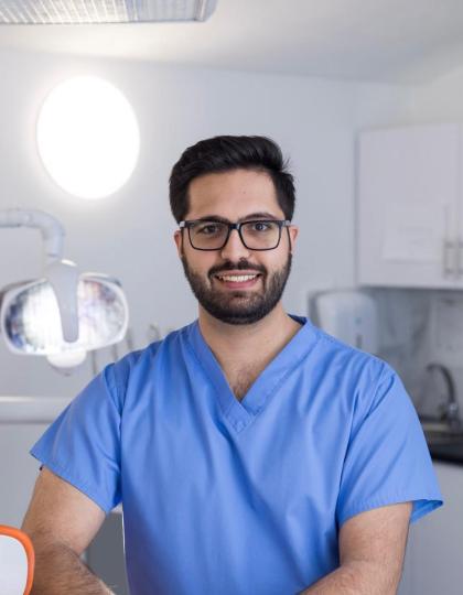 Dr. Rastgoo Parsa - Fogorvos