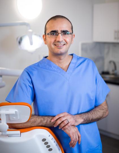 Dr. Al-Fakih Mohammed - Vezető Fogszakorvos, Parodontológus